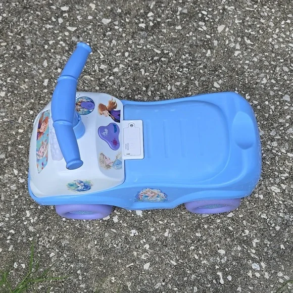 Disney Frozen 2 Lights N Sounds Ride Toy Car - Picture 4 of 10